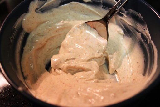 Yağsız cips sosları: Az yağlı olduğu için tercih ediliyor olabilir ama bunun da içinde sağlıksız maddeler var. Cips için yoğurt ve baharatlarla sos hazırlayabilirsiniz