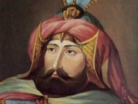 Hediye İran Şahı'ından geldi, elçisi bile şoke oldu!İran Şahı, Sultan IV. Murad Han'a bir çok hediyeler göndermişti. Bunlar arasında bir de yay bulunuyordu. Dünyada bir benzeri olmayan bu yay, son derece sertti ve ancak kuvvetli bir pehlivan bunu gerebilirdi.