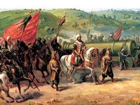 Bir...iki...üç... Kuvvetinin yetemeyeceği bir an bile aklına gelmedi, fakat nafile... Heyecandan al al olup tere battı. Padişah bu "Kılıç Kıran" fedaiyi feda etmek istemedi: "Dur!" diye gürledi.