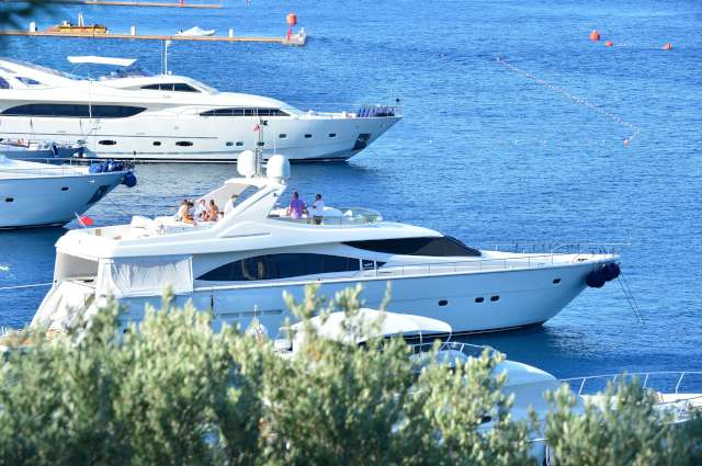 Soyak İnşaat’ın Yönetim Kurulu başkanı Erkut Soyak yaz ayının ilk haftası ile birlikte Azimut model teknesini Bodrum Türkbükü’ne indirdi.