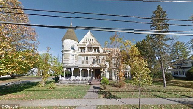 105 bin dolara satışta olan ev New York'taki tarihi bir köşk için çok ucuz bir rakama satılmasına rağmen beş yıldır kimse almıyor.