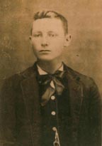 Claude Worley, tren çarpması sonucu yaralanmış ve fotoğrafta görülen yatakta hayatını kaybetmişti.