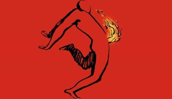 Rajini Narayan'ın yakıcı kıskançlığı<br /><br /> Avusturalyalı bir kadın, kocasının bir başka kadınla ilişkisi olduğunu düşündü ve kıskançlıktan kocasının pensini yakmak istedi. Rajini Narayan adlı kadın, kocası uyurken penisine etanol benzeri bir madde ile ıslattı ve...