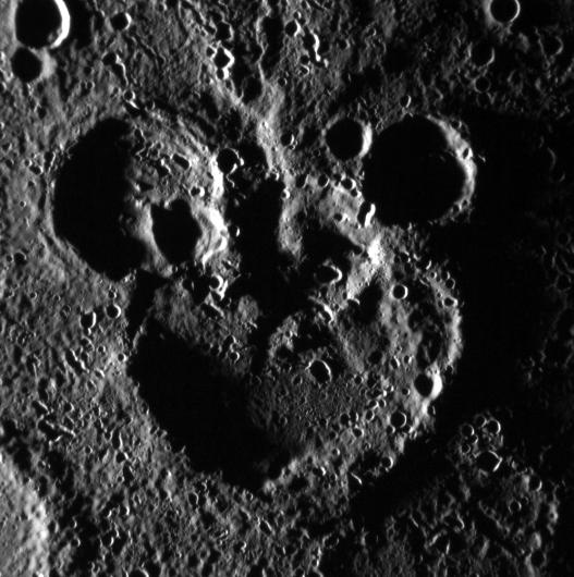 Merkür yüzeyi (Kriterlerin şekli Mickey Mouse'u andırıyor)
