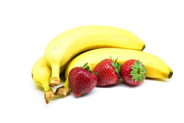 Çilek kelimesi İngilizce'de 'strawberry' olmasına rağmen, çilek bilimsel olarak 'berry' adı verilen yumuşak meyveler kategorisine dahil değil. Muz ise şaşırtıcı bir şekilde bu kategoride.