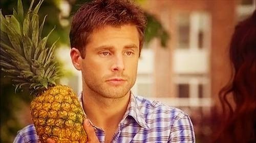 Psych<br /><br /> Dizinin her bölümünün en az bir sahnesinde ananas görünüyordu.