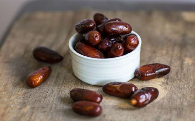 HEM SİNİRLERE HEM GÖZLERE FAYDALI <br /><br /> Hurma içerdiği A ve B gurubu vitaminleri nedeni ile hem sinir sistemine hem de görmeye çok iyi gelir.
