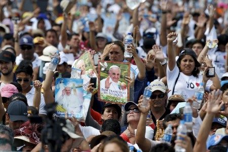 Faithfuls react as Pope Francis (not pictured) gives his blessing after a mass celebrated at Parque Samanes in Guayaquil