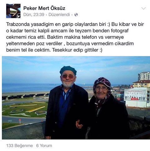 Çiftin pozu bir anda sosyal medyada elden ele dolaştı.