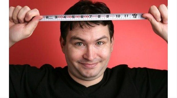 Dünyanın En Büyük Penisi:<br /><br /> Dünyanın en uzun penisli erkeği ABD’li Jonah Falcon’dur. Penisi tamı tamına 34,9 cm ! Jonah Falcon 'un mega penisiyle yaşadığı ilginç olaylar çok fazla. En komik olanı ise, San Francisco Havaalanında kabarık pantolon önünü silah sanıp detaylı üst aramasına alınması ve gerçeğin soyunduğunda ortaya çıkması !