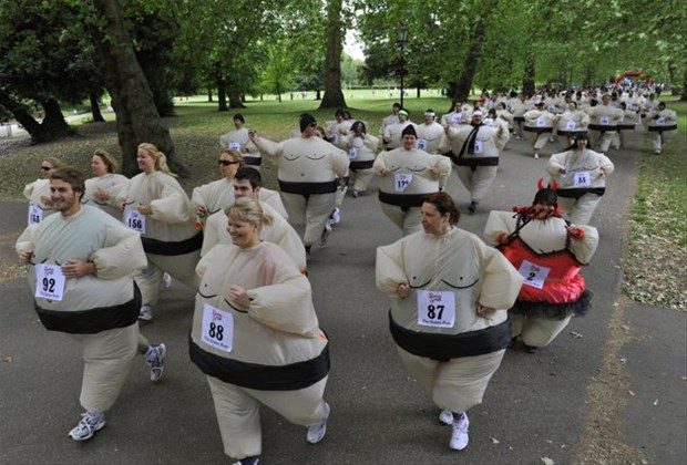 Londra´da Sumo kıyafetleriyle 5 kilometre koşu yapan en kalabalık grup.