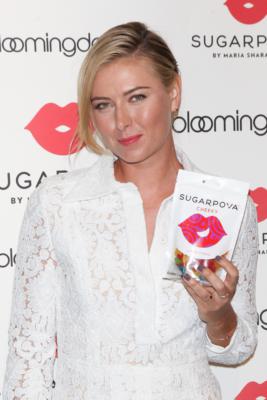 Nişanlısı Grigor Dimitrov'dan geçtiğimiz Temmuz ayında ayrıldığını açıklayan 28 yaşındaki Sharapova, sahibi olduğu Sugarpova şekerleme markasının New York, Bloomingsdale'deki mağazasının açılışına katıldı.