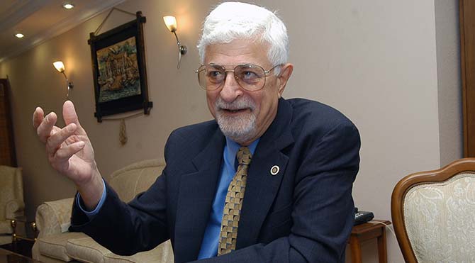 vamik-volkan-670.jpg