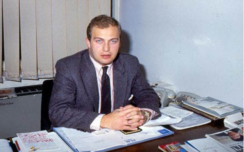 1980 - 1984 yılları arasında ABD.de George Washington Üniversitesinde İşletme bölümünde lisans eğitimini tamamladı.
