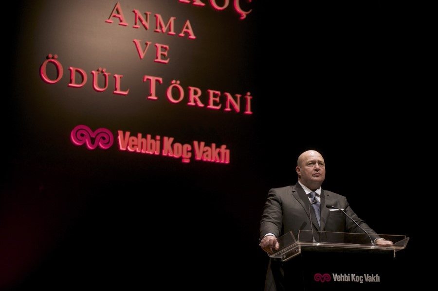 Üyelikleri:<br /><br />İstanbul Sanayi Odası üyesi,<br />TÜSİAD üyesi,<br />DEİK üyesi,<br />Young Presidents Organization (YPO) üyesi,<br />İstanbul Golf Kulübü Yönetim Kurulu Başkanı,<br />1907 Fenerbahçe Kulübü Kurucu Üyesi,<br />East West Institute Üyesi