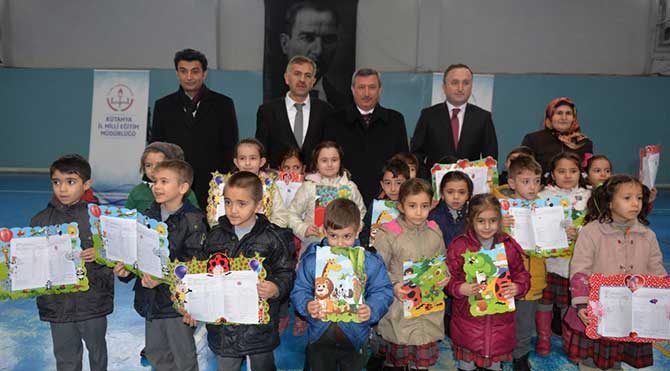 2015 -2016 eğitim oğretim yılı 1'nci yarı yılı sona erdi. Kütahya'da 93 bin 791 öğrenci karne heyecanı yaşadı.CİHAN