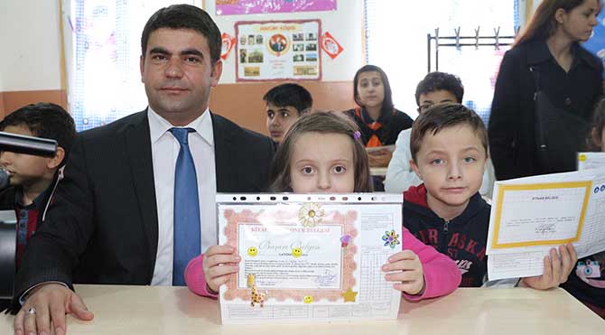 Şırnak'ta karne dağıtım törenine katılan İl Milli Eğitim Müdürü Nurettin Yılmaz, Silopi, Cizre ve İdil'deki öğrencilere Telafi Eğitimi verileceğini söyledi.DHA
