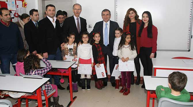 Yozgat il genelinde 80 bin öğrenci karnesini alarak yarıyıl tatiline girdi. 26 Temmuz 2015 tarihinde Diyarbakır- Bingöl karayolunda PKK Terör Örgütü üyelerinin saldırısı sonucu şehit düşen Jandarma Uzman Çavus Mehmet Koçak'ın üçüncü sınıfa giden kızı Gülten Naz Koçak karnesini Yozgat Valisi Abdulkadir Yazıcı'nın elinden aldı.CİHAN