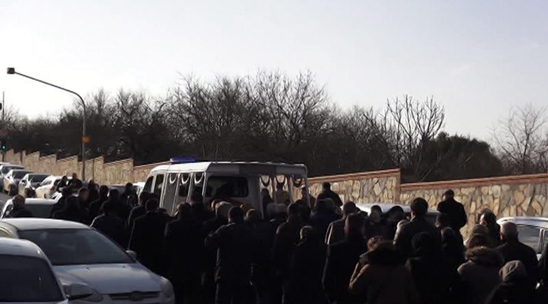 Mustafa Koç'un naaşı Koç Holding binasından böyle uğurlandı.