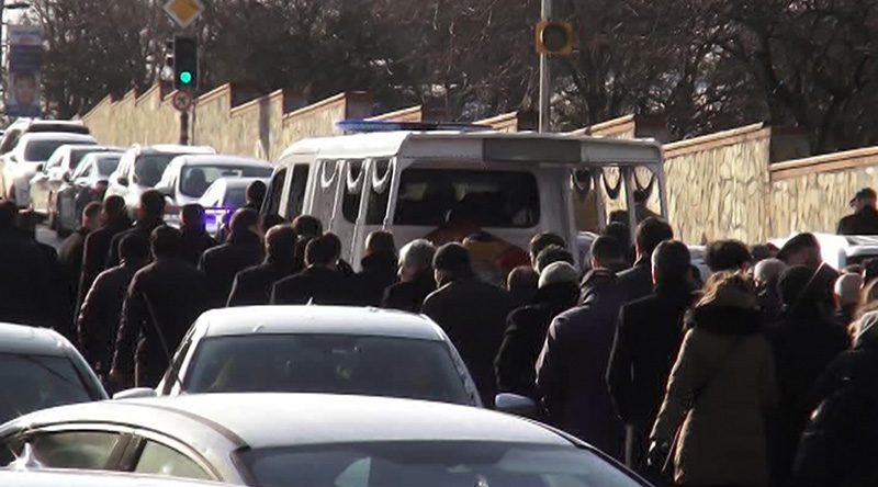 Mustafa Koç'un naaşı Koç Holding binasından böyle uğurlandı.