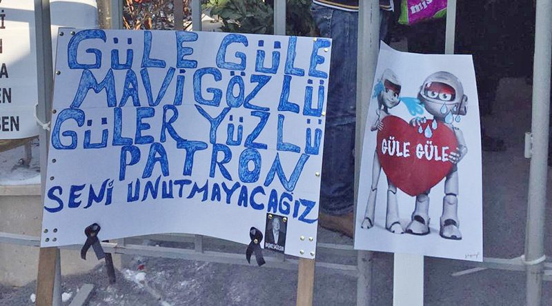 Çalışanları Mustafa Koç'u pankartlarla uğurladı.