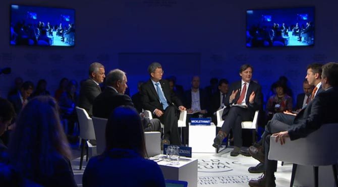 davos2 Aslan Dolunay'ı, 2015 senesinde kurumsal firmaların CEO'larının peş peşe istifa haberleri gündemdeydi. Bakalım büyük kurumsal firmaların yöneticilerine ilişkin nasıl bir değişimler veya değişiklikler meydana gelecek bu sefer.