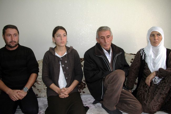 esra bebek ve ailesi
