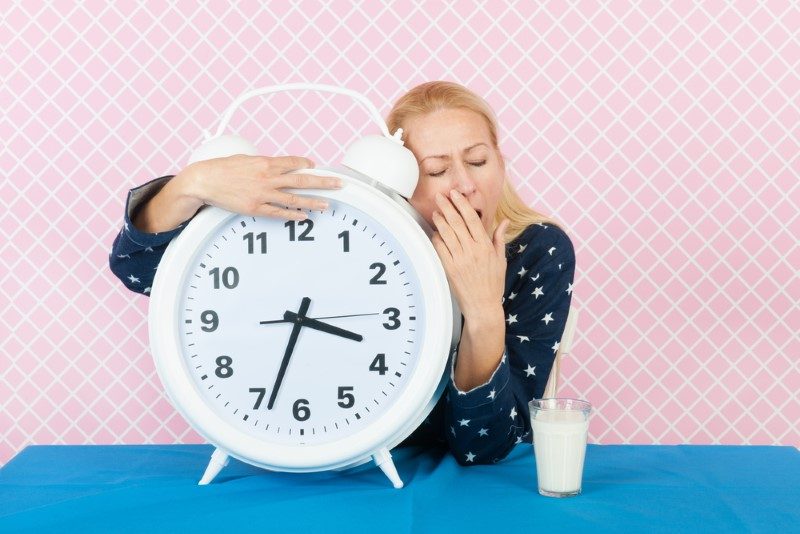 10-Kahvaltıdan sonra uyumak. Kahvaltı yaptıktan sonra uyursak sindirim sistemi çalışmaz ve böylece yediğimiz kahvaltılıklar sindirilmez. Öğle yemeğine kadar acıkmayız, enerjimiz düşer.