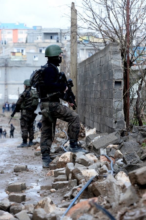 Vatandaşlar evlerinden çıkıp günlük yaşamlarına döndü. Bölgedeki güvenlik kaynakları, Silopi'de olumlu sonuç alınmasının en önemli nedeninin örgütün birçok hücre evine yapılan nokta operasyonları olduğunu belirtti.