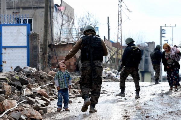 Sokağa çıkma yasağının 19 Ocak tarihinden itibaren (gündüz) kaldırıldığı Şırnak'ın Silopi İlçesi Başak Mahallesi PKK'lılardan temizlendi.