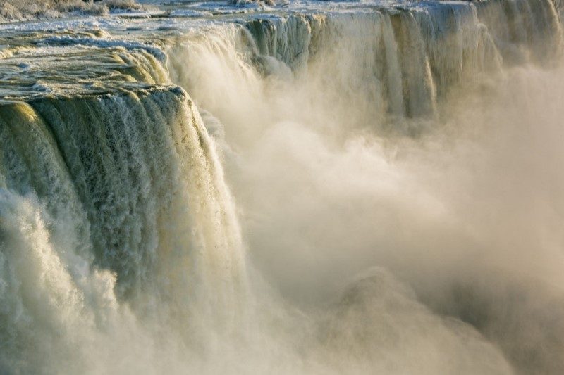 Niagara Falls / Niagara Şelalesi (ABD ile Kanada sınırı arasında)