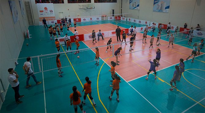Çocuklara özel voleybol şenliği