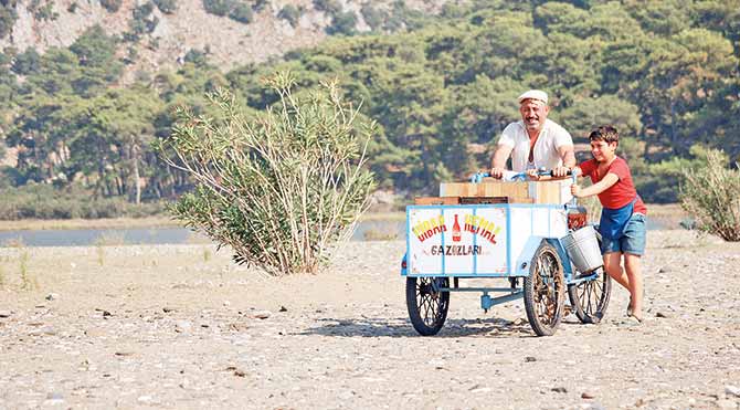 Cem Yılmaz yine rekora koşuyor