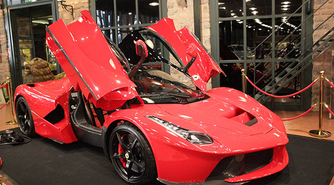İlk Hibrit Ferrari Türkiye’de