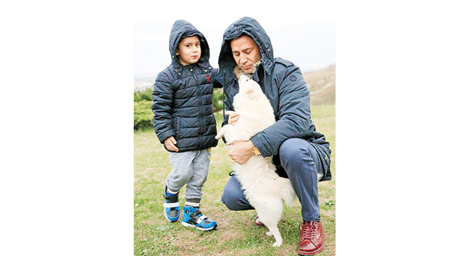 Köpeğini gazete ilanıyla arıyor