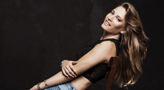 Serenay Sarıkaya annesi ile sevgilisi Kerem Bursin’i tanıştırdı