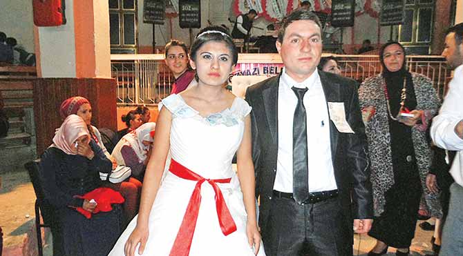Düğünde öpüşme yasağı
