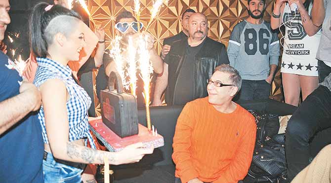 Mali 29 yaşına kızlarla bastı