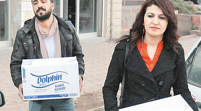 Rengin öğretmen ve arkadaşlarının mutluluk kolileri kampanyası