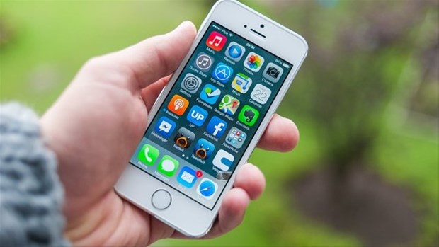 . Akıllı telefonlar pil dolduğunda elektrik akımını keserler.