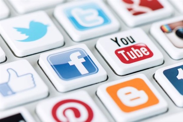 Yahoo hala dünyanın en çok ziyaret edilen dördüncü internet sitesi. İlk üçte ise Google, Facebook ve Youtube var.