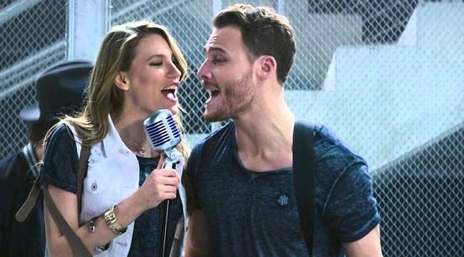 Serenay Sarıkaya ve Kerem Bürsin Türkiye’ye döndü