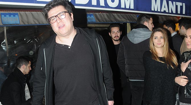 İbrahim Büyükak sevgilisiyle gittiği mekanda yer bulamayınca