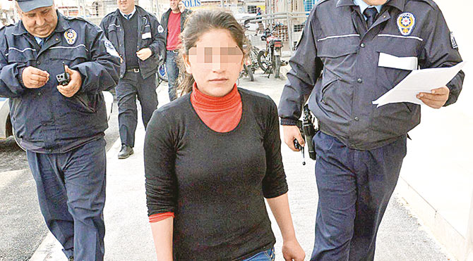 Aile şiddetinden kaçıp yalın ayak polise sığındı