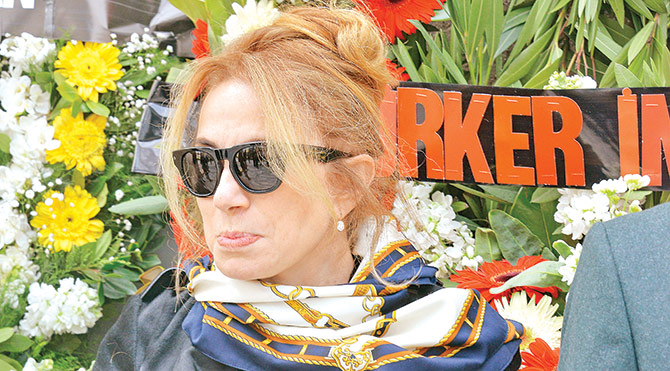 Acılı gününde dostları yanında