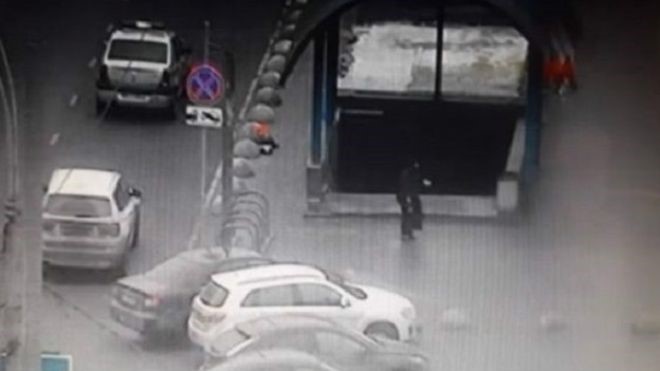 Metroya ''kesik çocuk başı'' ile geldi