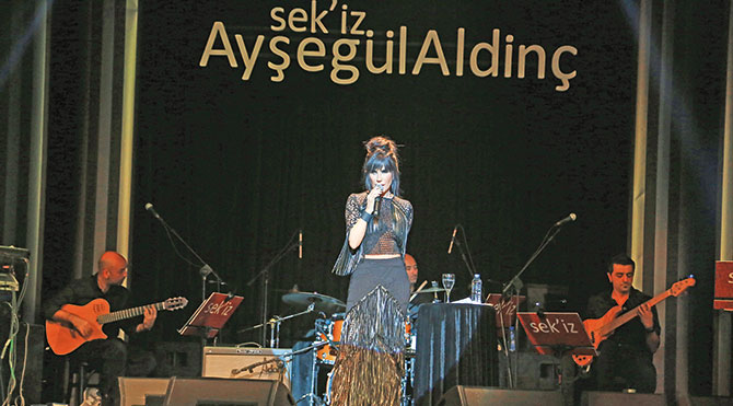 Dostları yalnız bırakmadı