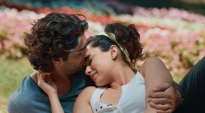 Şükrü Özyıldız ve Hande Doğandemir’in aşkı gerçeğe dönüştü