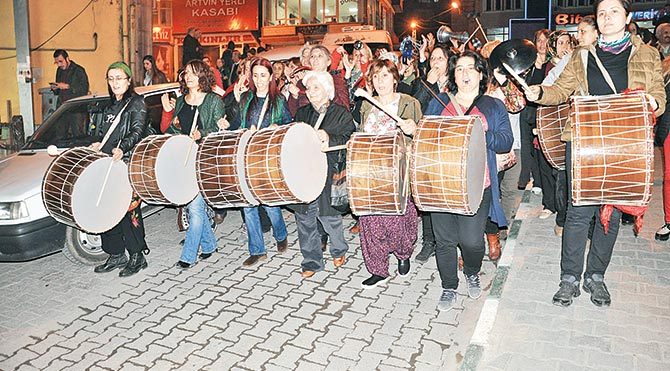 Cengiz kaç kadınlar geliyor