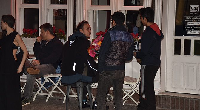 Öner Erkan ayaklarının dibine düşen çocuğu görünce…